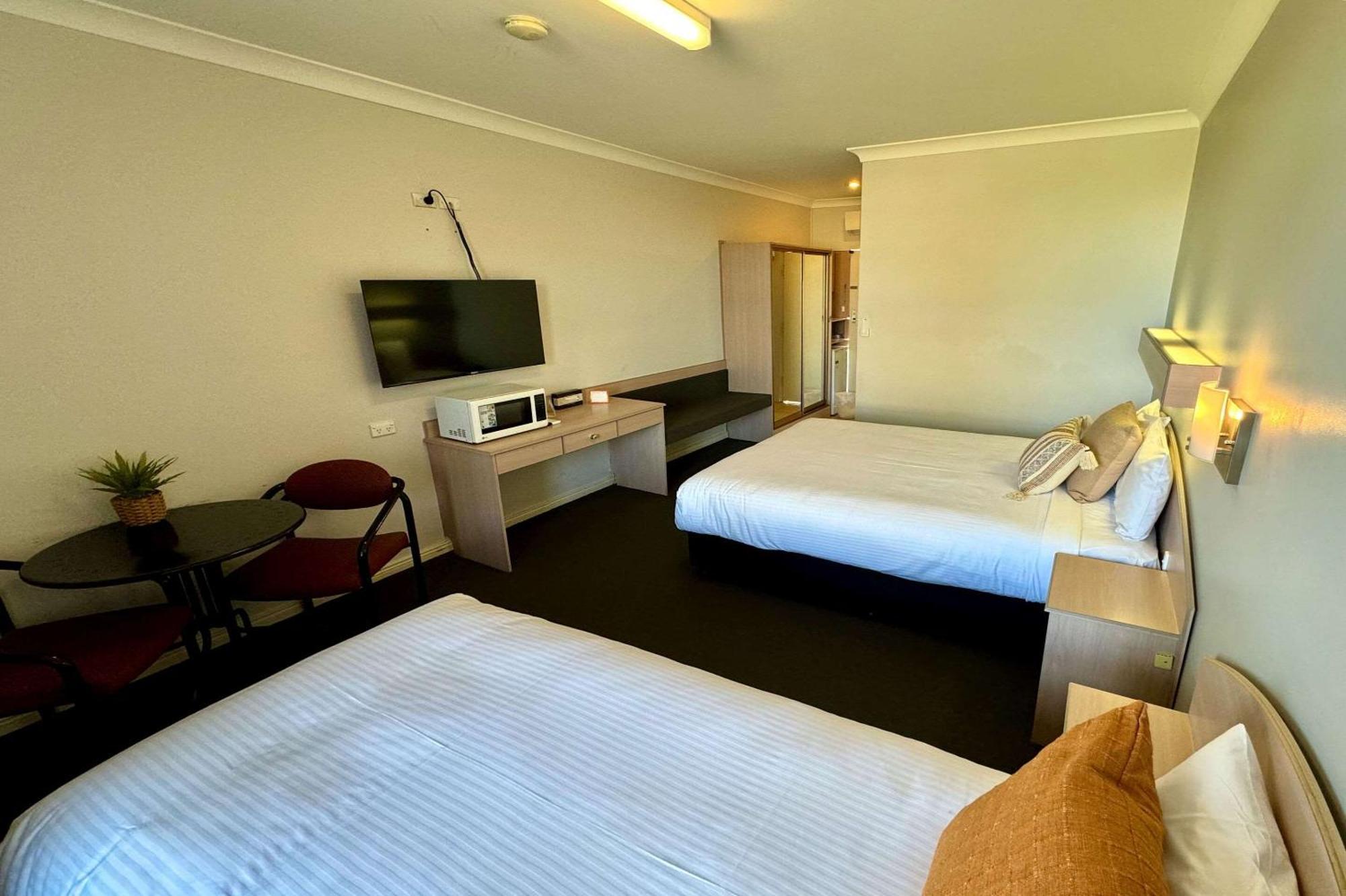 Econo Lodge Gateway Тамуорт Экстерьер фото