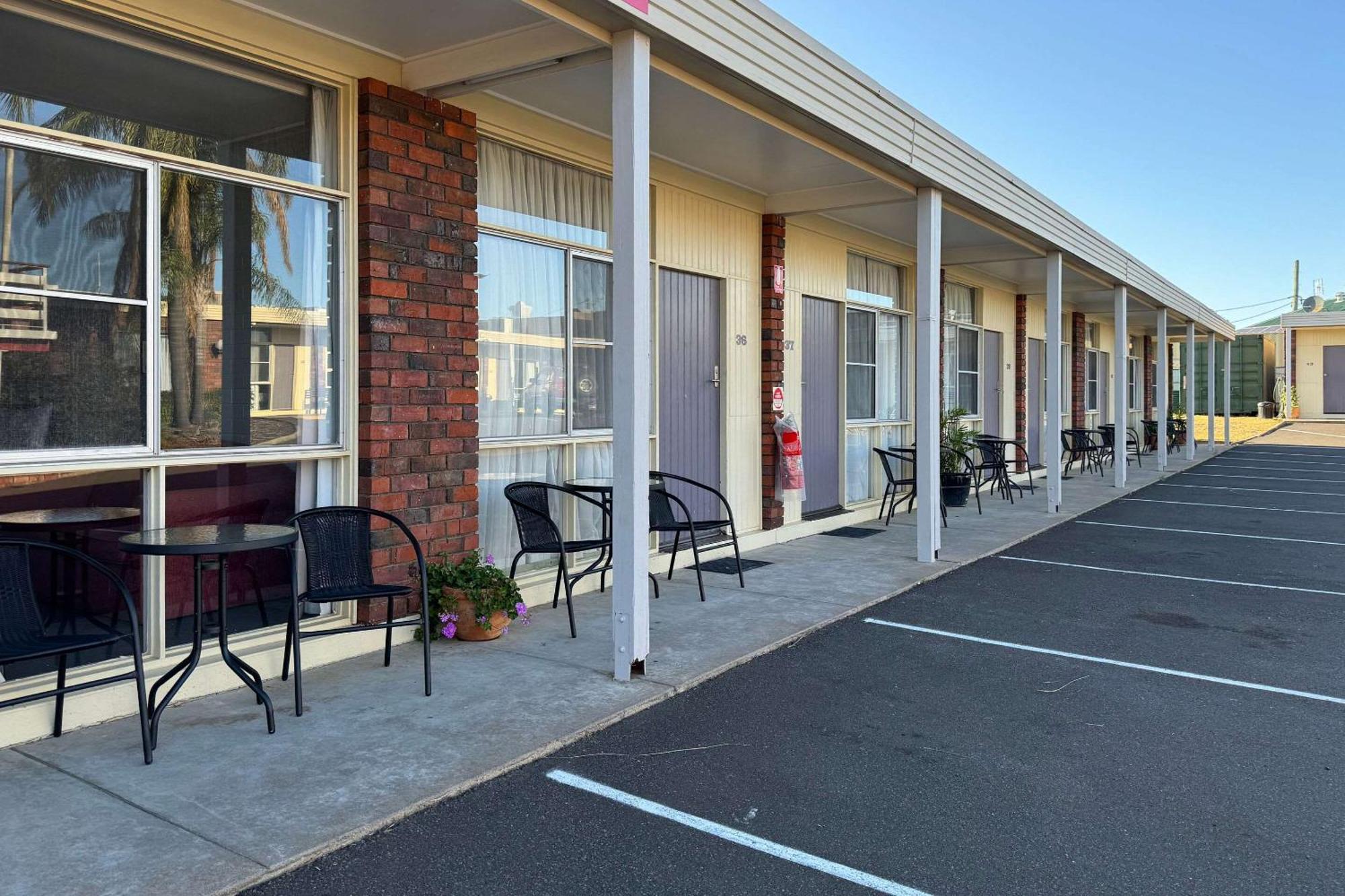 Econo Lodge Gateway Тамуорт Экстерьер фото